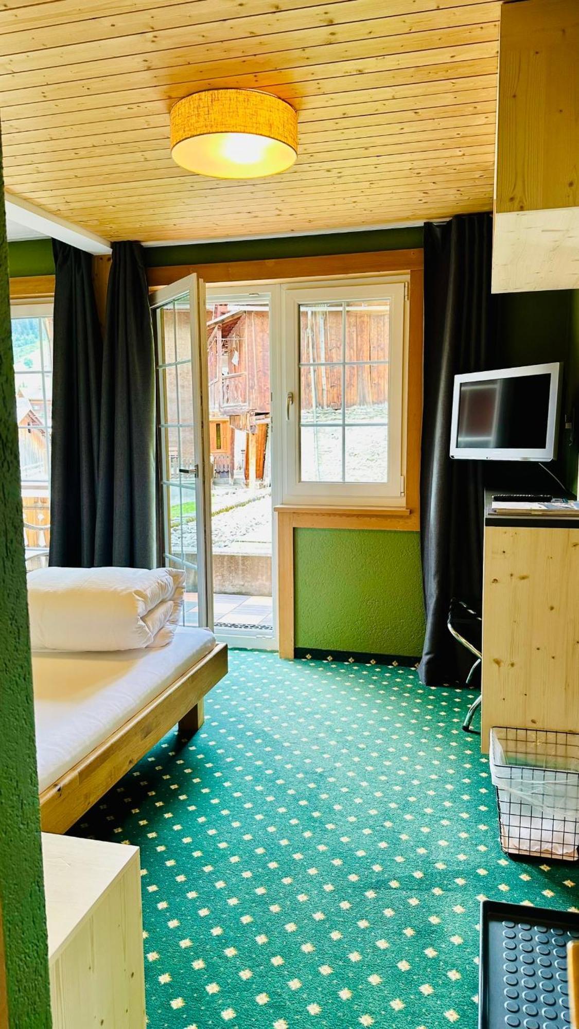 Hotel Posta Sedrun Esterno foto